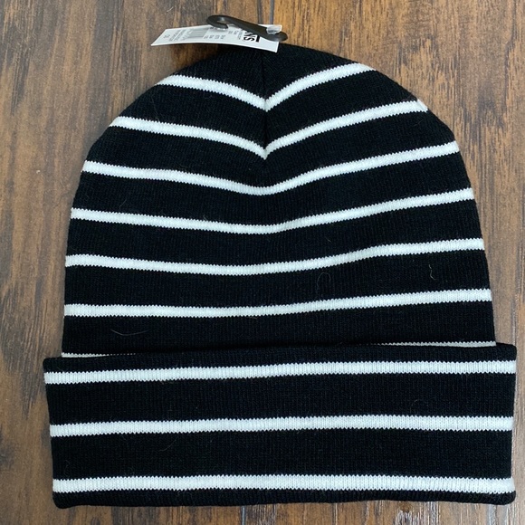 VANS BEANIE BRAND NEW - Picture 6 of 6